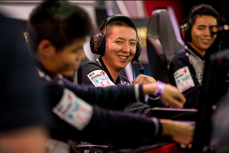 LOL全明星正赛揭幕战 OMG兵不血刃完胜FNC