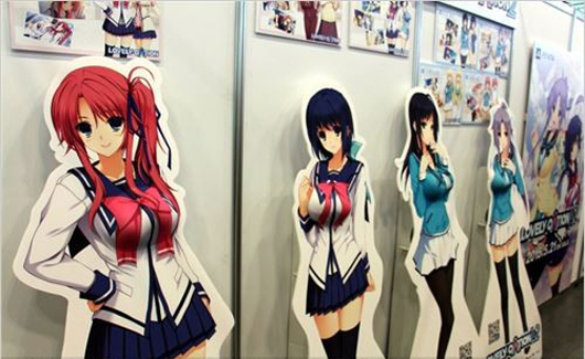 《LOVELYxCATION 1&2》立体胸部看板现场图