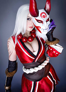 大波美女神还原《LOL》金克斯